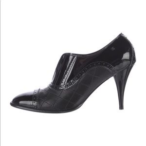 Chanel interlocking logo CC patent leather oxford heels Size 38